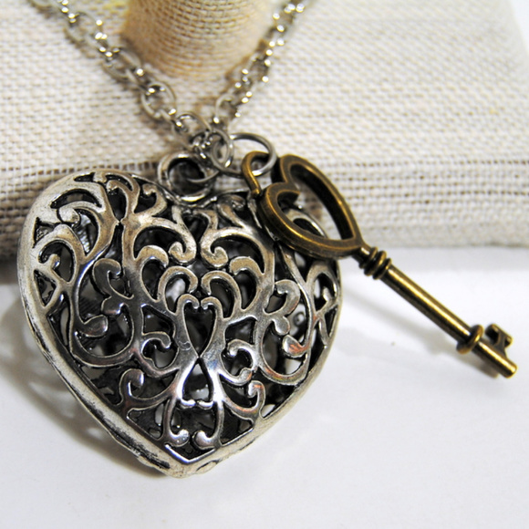 Necklace Silver Filigree Heart Bronze Key - Picture 5 of 6